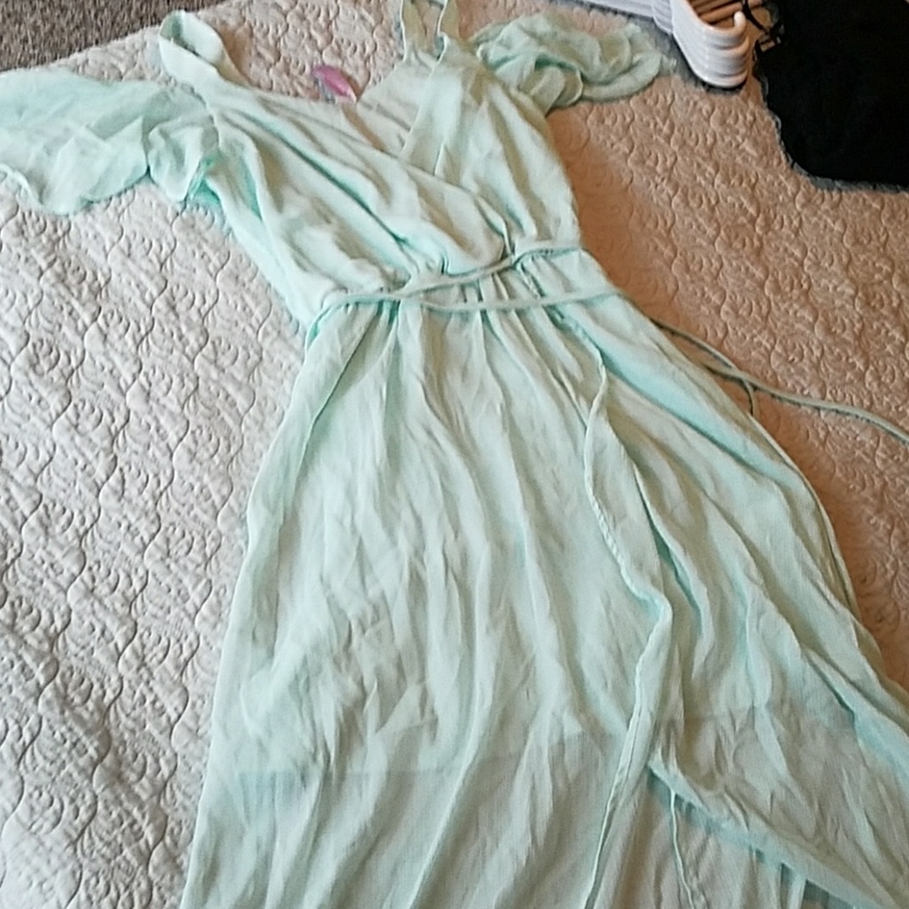 NWOT No Boundaries Cold Shoulder high low maxi